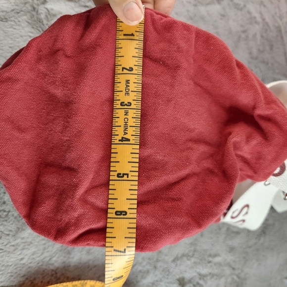 Small Guess Duffle Bag - Picture 6 of 8